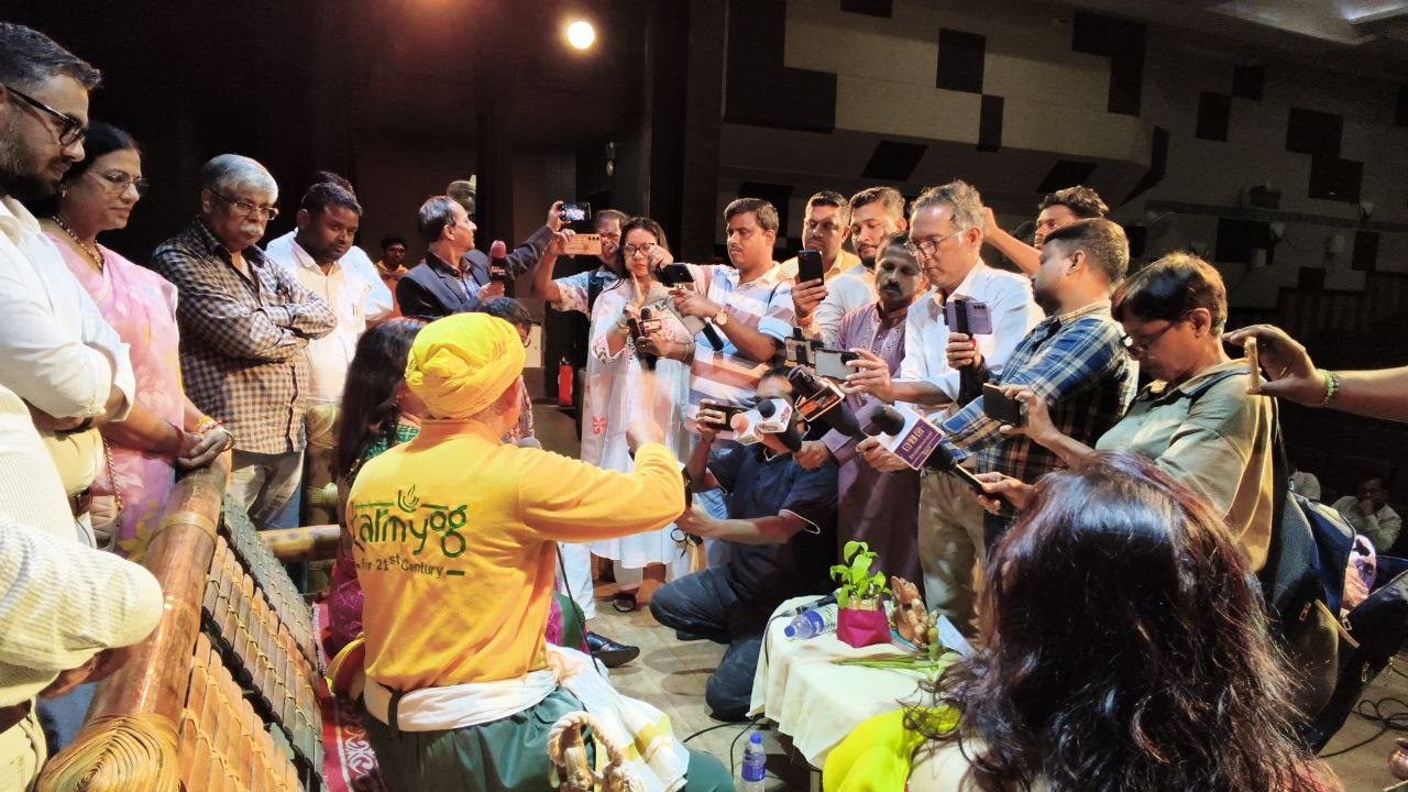 Press huddle around MahAcharyaJi